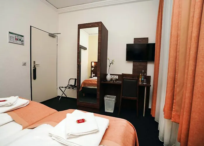 Little Paris 3*