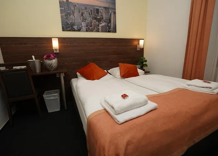 Little Paris 3*